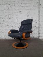 black leather lounge chair with ottoman, Huis en Inrichting, Fauteuils, Ophalen, Gebruikt, Hout