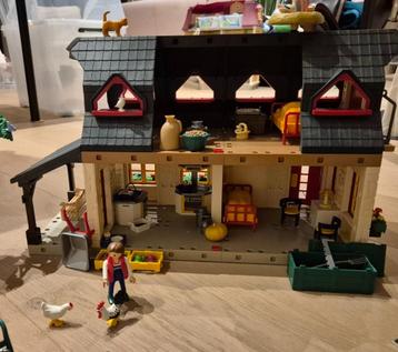 Playmobil boerderij met dieren, tractor en accessoires beschikbaar voor biedingen