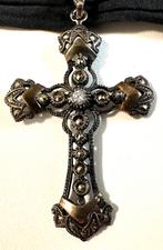 Ras de cou en tissu avec croix, 37 cm, Bijoux, Sacs & Beauté, Autres matériaux, Utilisé, Argent, Croix ou Symbole