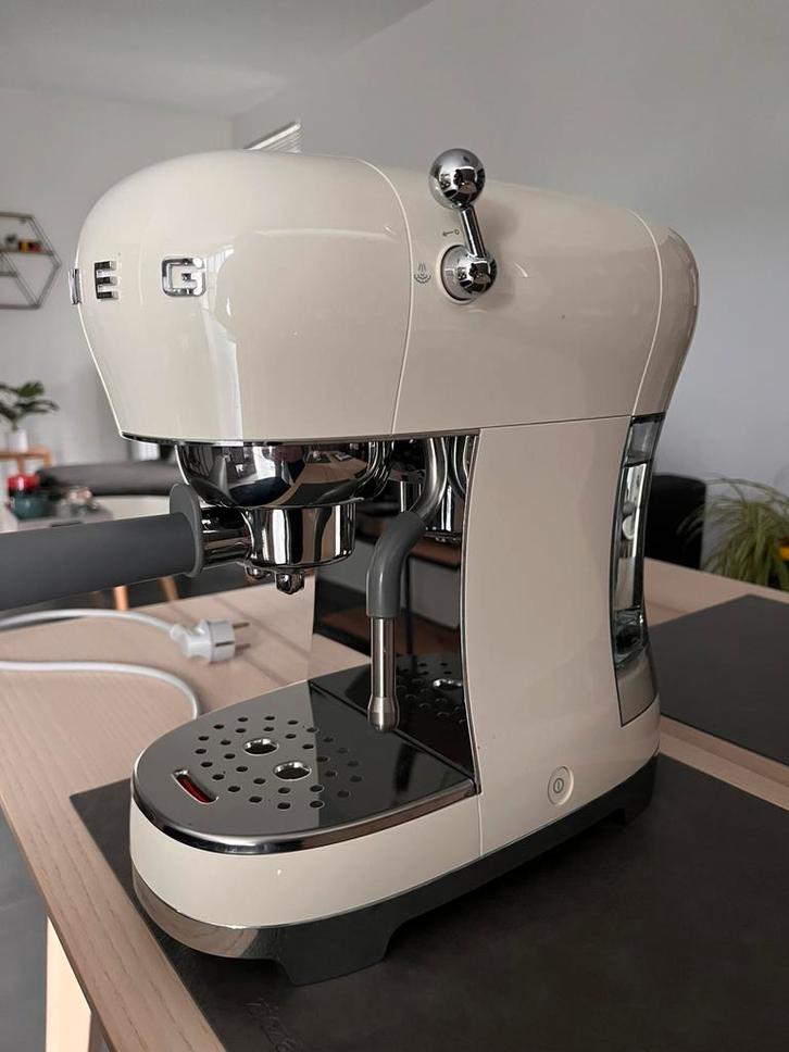 SMEG espressomachine, Elektronische apparatuur, Koffiezetapparaten, Zo goed als nieuw, Ophalen