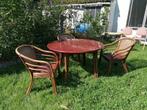 table avec chaises, Ophalen