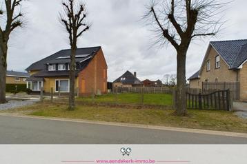 Perceel bouwgrond voor een halfvrijstaande woning in Neeroet beschikbaar voor biedingen