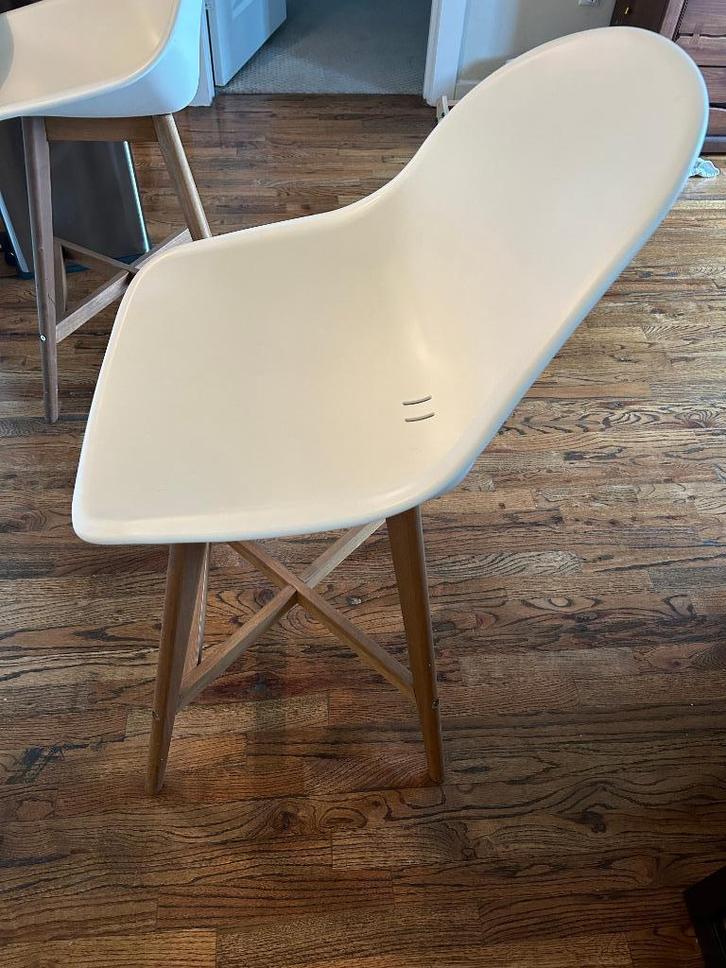 Ikea fanbyn barstoelen (2), Huis en Inrichting, Barkrukken, Zo goed als nieuw, 60 tot 90 cm, Hout, Kunststof, 2 krukken, Ophalen