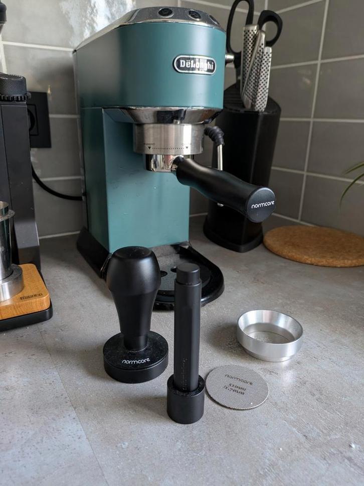 Delonghi Dedica EC685M & Accessiores, Elektronische apparatuur, Koffiezetapparaten, Refurbished, Ophalen