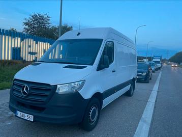 Verhuiswagen TE HUUR beschikbaar voor biedingen