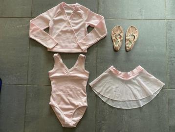Balletkledij: pakje, cache-coeur, rokje, schoentjes beschikbaar voor biedingen