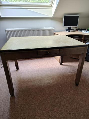 Vintage tafel met diep schuif beschikbaar voor biedingen