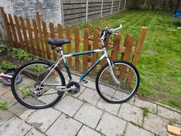 Fietsen met werk aan. beschikbaar voor biedingen