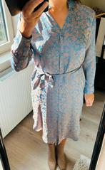 Blauw kleedje met taupe bloemen NIEUW, Vêtements | Femmes, Robes, Neuf, Taille 36 (S), Bleu, Sous le genou