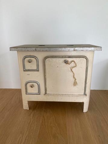 Cuisinière d’enfant - jouet ancien beschikbaar voor biedingen