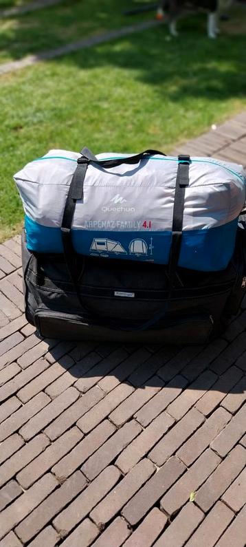 Quechua tent - Arpenaz Family 4.1 + toebehoren, Caravans en Kamperen, Ophalen, Zo goed als nieuw