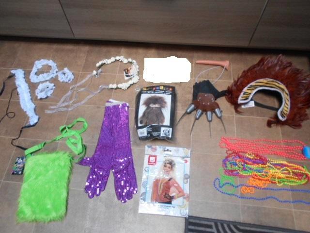 Allerlei verkleed accessoires/ Twee stuks voor 5 €, Diversen, Rommelmarktspullen, Gebruikt, Ophalen of Verzenden