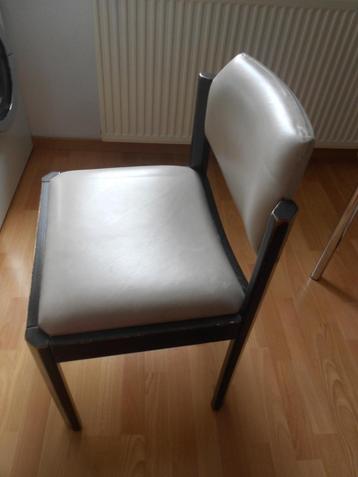 stoelen  beschikbaar voor biedingen