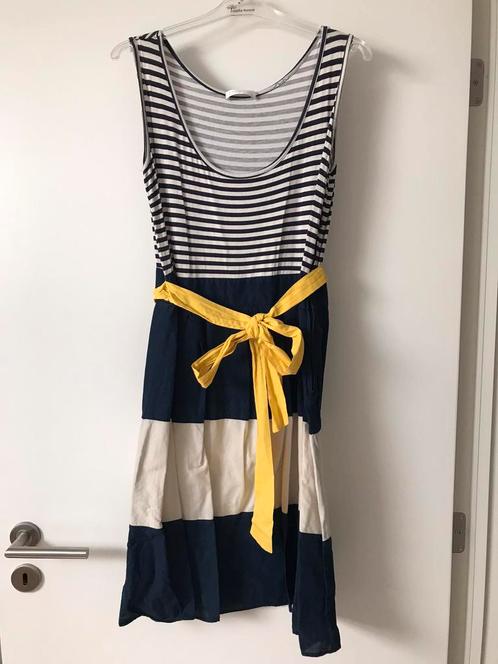 Wit/blauw gevoerde Promod jurk met gele riem, Kleding | Dames, Jurken, Gedragen, Blauw