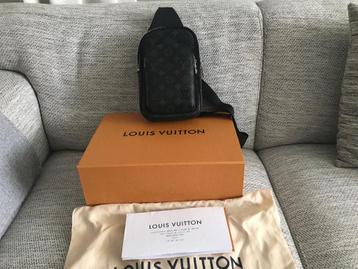 Louis vuitton sling bag  beschikbaar voor biedingen