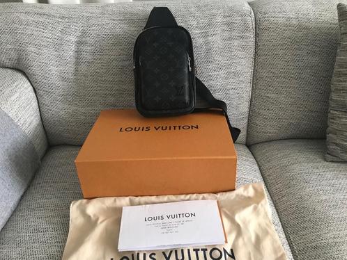 Louis vuitton sling bag, Handtassen en Accessoires, Tassen | Schoudertassen, Nieuw, Overige merken, Zwart, Leer, Ophalen