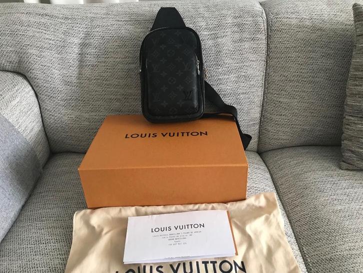 Louis vuitton sling bag, Handtassen en Accessoires, Tassen | Schoudertassen, Nieuw, Overige merken, Zwart, Leer, Ophalen
