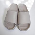 Heren slippers effen beige 45, Kleding | Heren, Schoenen, Slippers, Overige kleuren, Verzenden, Nieuw