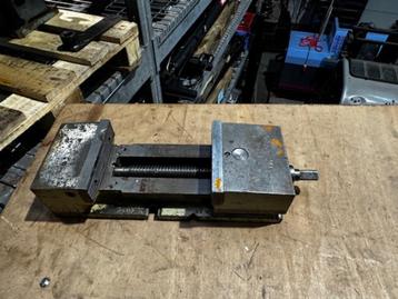 (66) BANKVIJS VOOR FREES- OF BOORMACHINE beschikbaar voor biedingen