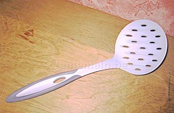 Tupperware: skimmer, super makkelijk te gebruiken beschikbaar voor biedingen