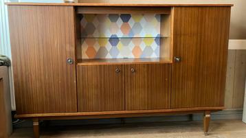 Ruime Vintage kast beschikbaar voor biedingen