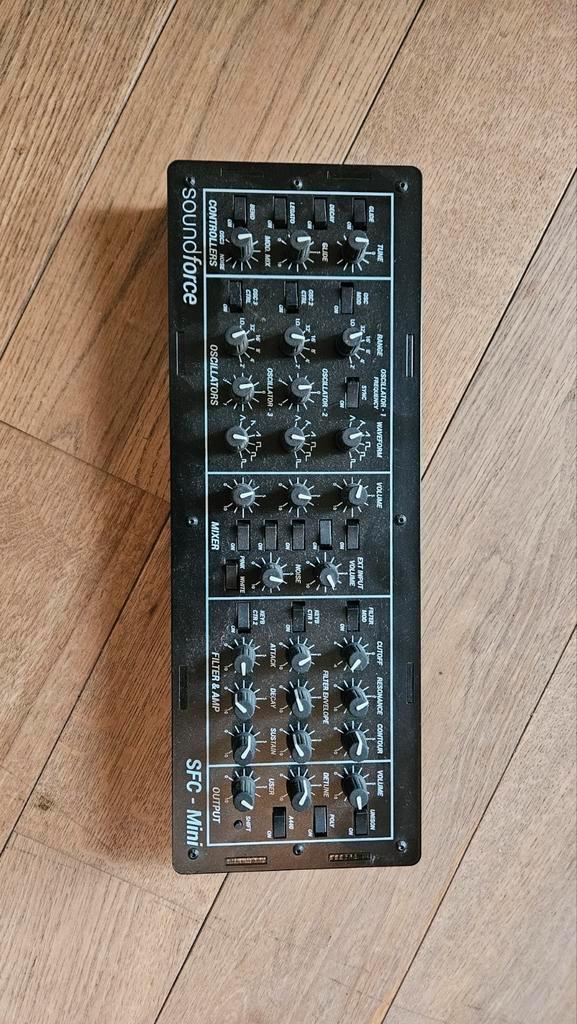 SoundForce SFC-Mini V2 – Minimoog MIDI-controller, Muziek en Instrumenten, Synthesizers, Zo goed als nieuw, Ophalen of Verzenden
