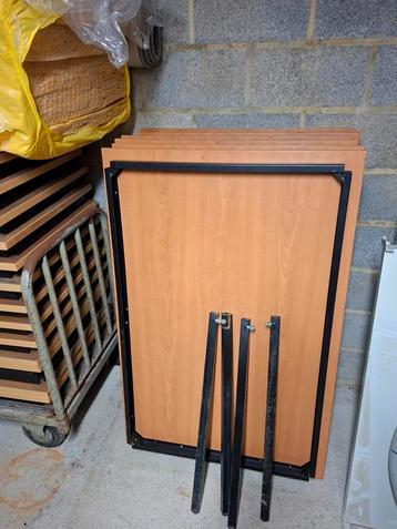 Table  pieds demontables beschikbaar voor biedingen