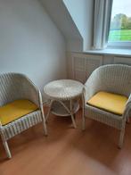 Leuke set witte stoeltjes en tafeltje., Huis en Inrichting, Stoelen, Ophalen, Gebruikt, Twee, Wit