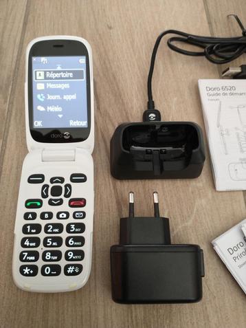 Nieuwe seniorentelefoon DORO 6520: flipcase en oplaadstand beschikbaar voor biedingen
