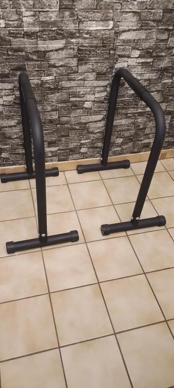 Gorilla sport dip bars disponible aux enchères