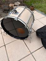 Basdrum met pedaal en hoes, Muziek en Instrumenten, Drumstellen en Slagwerk, Ophalen, Gebruikt
