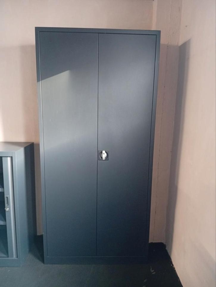 Mooie en nette archiefkast in nieuwstaat, Huis en Inrichting, Kasten | Roldeurkasten en Archiefkasten, Zo goed als nieuw, Ophalen