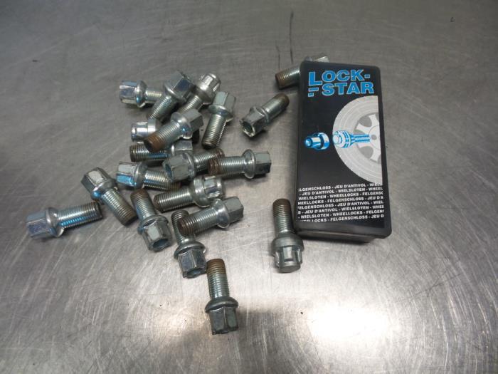 Wielbouten set van een Audi A3 (A3 96-), Auto-onderdelen, Remmen en Aandrijving, Audi, Gebruikt, 3 maanden garantie, Ophalen of Verzenden