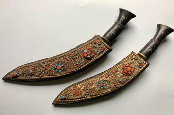 Ensemble d'authentiques poignards et épées Kukri népalais