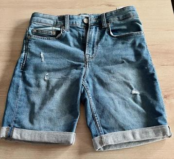 Short en Jeans ONLY  beschikbaar voor biedingen