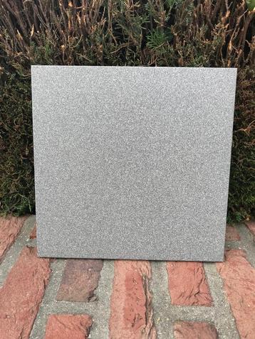 25 m² carrelages en céramique 30x30 gris moucheté disponible aux enchères