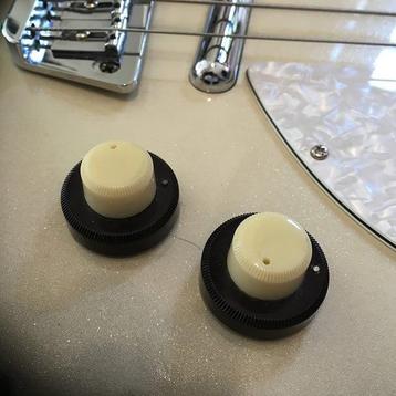 Gezocht: Danelectro bas knoppen en tuners beschikbaar voor biedingen