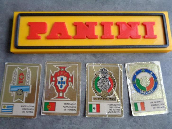 PANINI VOETBAL STICKERS FOOTBALL CLUBS    ANNO 1975 4X   VE, Hobby en Vrije tijd, Stickers en Plaatjes, Gebruikt, Verzenden