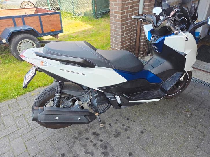 Honda forza 125cc bj 2016, Fietsen en Brommers, Scooters | Kymco, Zo goed als nieuw, Ophalen of Verzenden