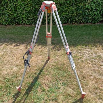 laser statief beschikbaar voor biedingen