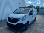 Renault Trafic 1.6 dCi 90 pk 2016 airco / navi / trekhaak !, Auto's, Bestelwagens en Lichte vracht, 90 kW, Euro 5, 170 g/km, Zwart