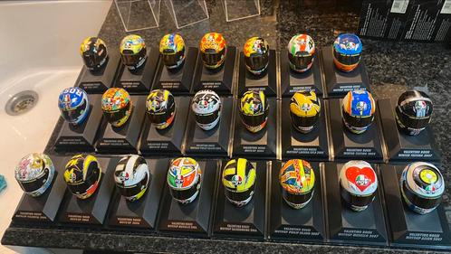 Minichamps Rossi 1/8 helmen collectie (23st), Collections, Marques automobiles, Motos & Formules 1, Comme neuf, Motos, Enlèvement ou Envoi