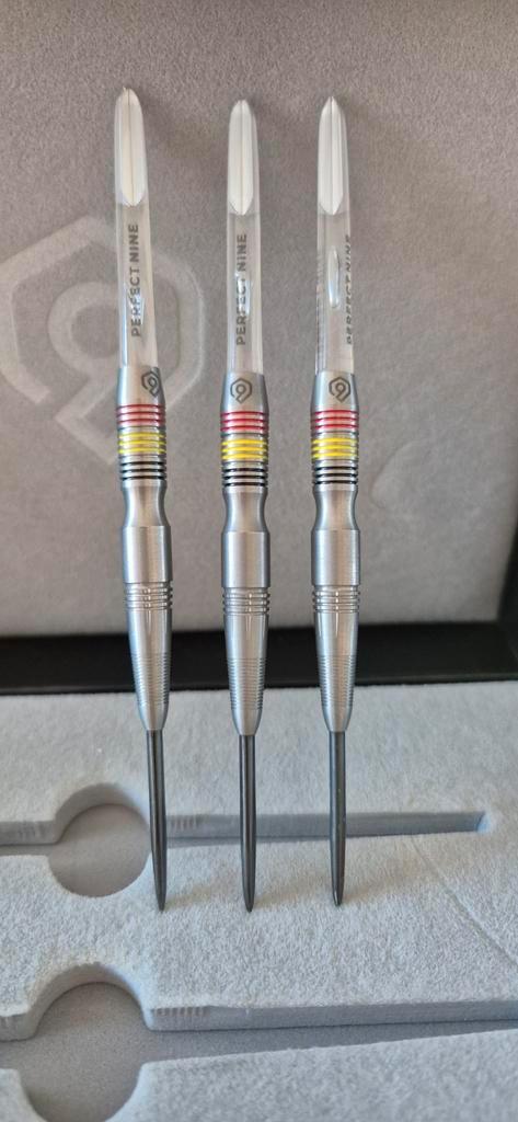 Perfect nine brian raman 24 gram., Sport en Fitness, Darts, Zo goed als nieuw, Pijlen, Ophalen of Verzenden