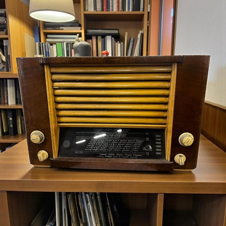 Radio vintage en bois ADIO HIS MASTER'S VOICE model 1113, Antiquités & Art, Antiquités | TV & Hi-Fi, Enlèvement ou Envoi