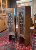 Duo massief houten kastjes met loodglas, Antiek en Kunst, Ophalen