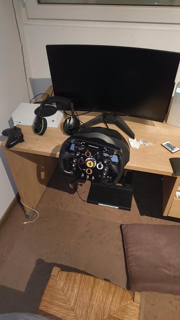 Xbox series s met scherm en thrustmaster tx racing stuur, Games en Spelcomputers, Spelcomputers | Xbox | Accessoires, Xbox Series S