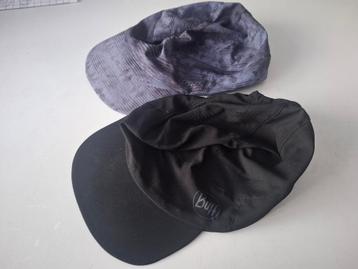 2 petten van het merk Buff beschikbaar voor biedingen