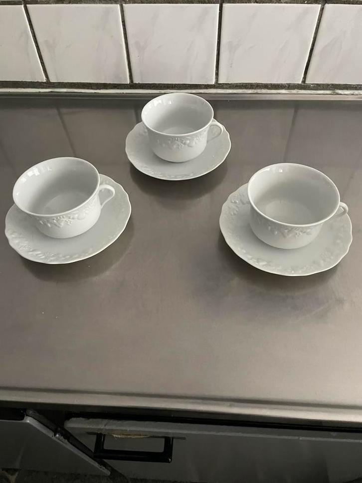 3 assiettes et tasses a café, Huis en Inrichting, Keuken | Servies, Zo goed als nieuw, Kop(pen) en/of Schotel(s), Overige stijlen