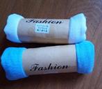 étole / châle neuves bleue ou blanches   Neuves 6€/p, Kleding | Dames, Mutsen, Sjaals en Handschoenen, Autre, Ophalen of Verzenden