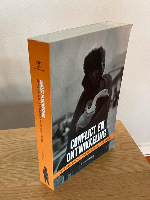 Boek Conflict en Ontwikkeling Ruddy Doom Academia Press, Boeken, Politiek en Maatschappij, Zo goed als nieuw, Ophalen of Verzenden